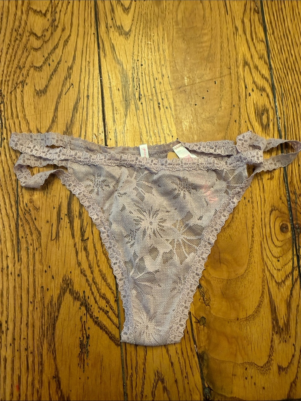 Victoria's Secret PINK Lavender Lace Floral Thong Sz M
